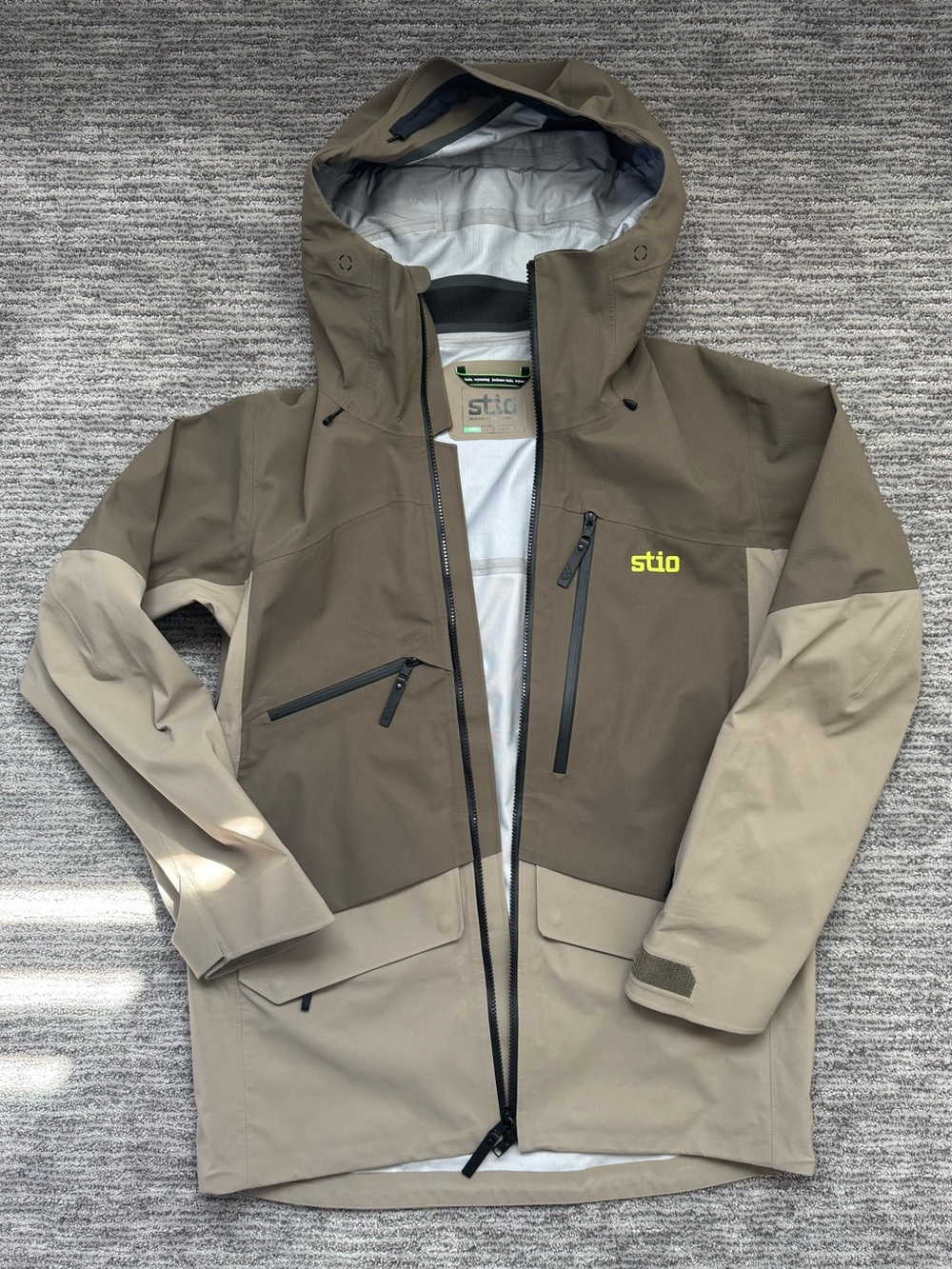 Stio men's 3L waterproof ski shell jacket - S - olive/tan